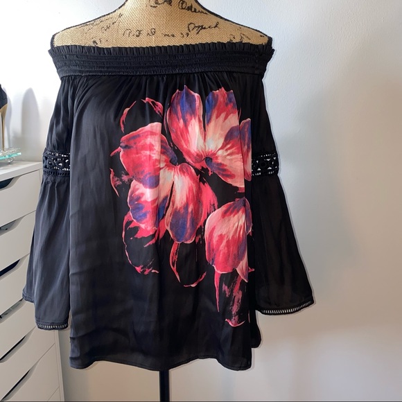 Jennifer Lopez Sexy Off-the-Shoulder Black Floral Satin Top NWOT - Picture 2 of 10